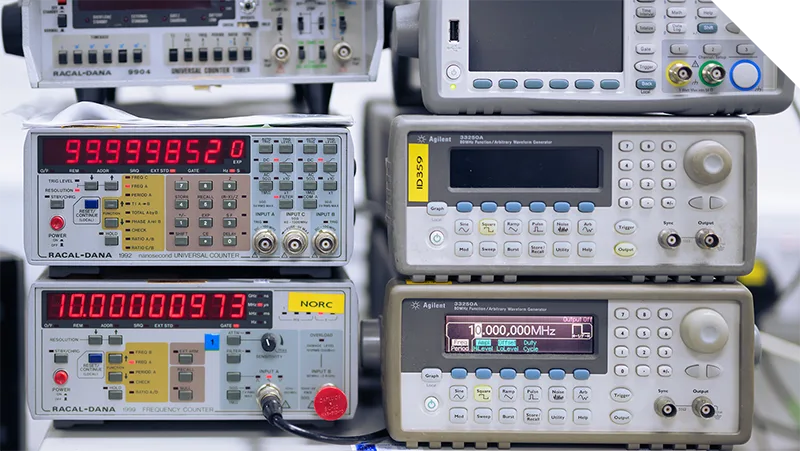 Elektriksel kalibrasyon — referans cihaz duvarı